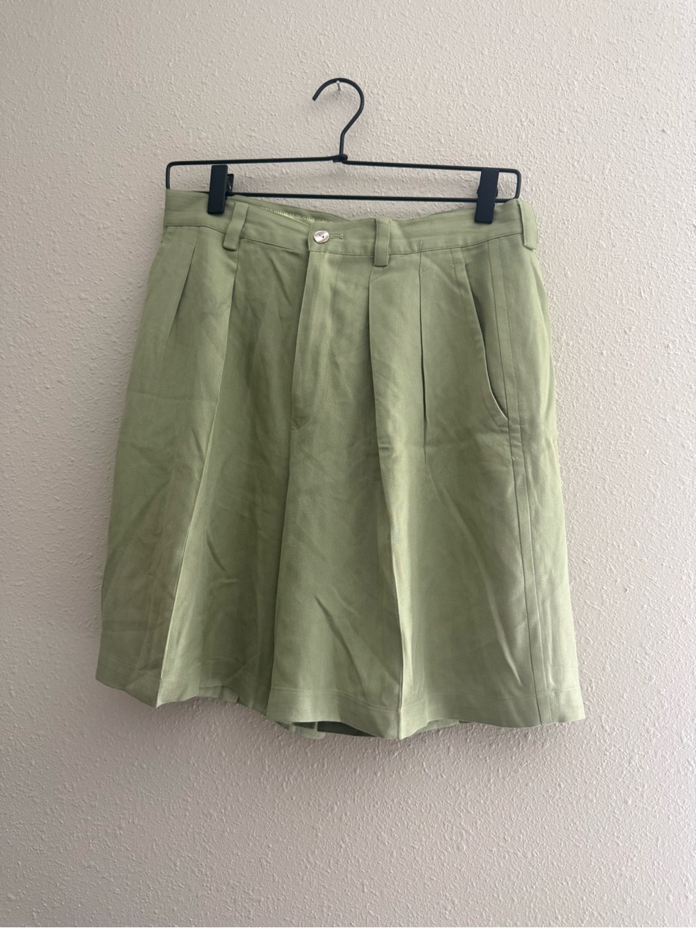 Tommy Bahama Green Silk Shorts Pleated Classic Resort Quiet Luxury Old Money